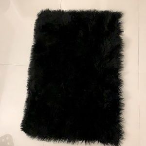 4inch by 6 carpet! perfect for bedroom :)